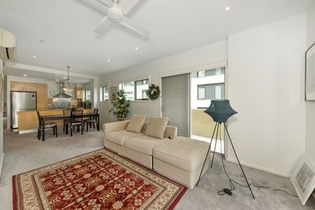 Modern Two Bedroom Apartment in Prime Turner Location - Photo 3