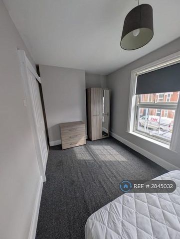 1 bedroom in a house share to rent - Photo 5