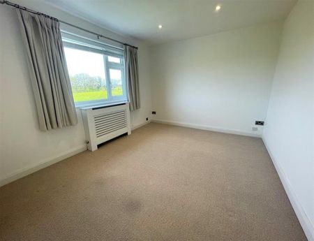 5 Bedroom Detached To Let - Photo 4