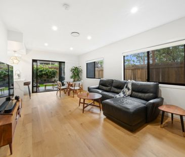 LUXURY TOWNHOUSE WITH BUSHLAND OUTLOOK - Photo 4