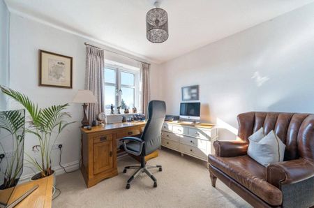 4 bedroom semi-detached house to rent - Photo 3