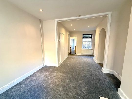 2 bedroom end of terrace house to rent - Photo 1