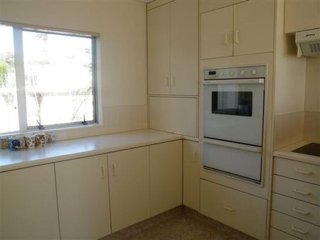 ELEVATED APARTMENT - PANORAMIC VIEWS - Photo 2