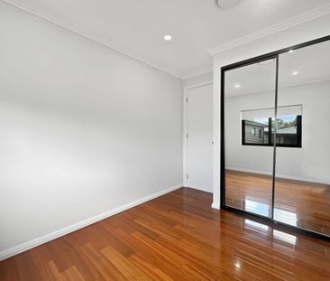 BRAND NEW 5 BEDROOM DUPLEX WITH MULTIPLE ENTERTAINMENT ZONES! - Photo 3