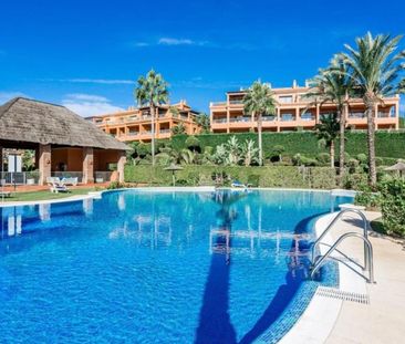 Alquiler de piso en Calle Pico Alcazaba, 21 - Photo 1