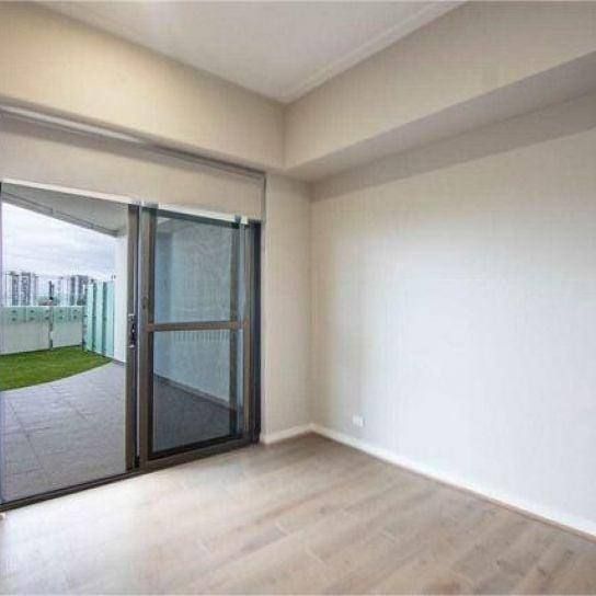 MODERN 2 BEDROOM 2 BATHROOM APARTMENT - Photo 1