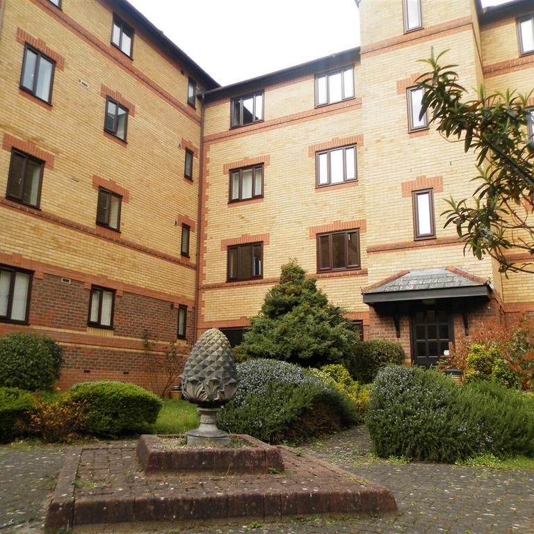 1 bedroom flat to rent - Photo 1