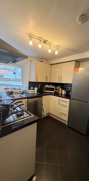 Room in a Shared House, Clausentum Road, SO14 - Photo 2