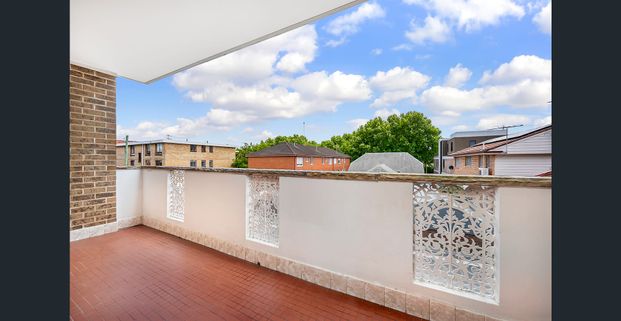 Bright, Recently Renovated Two-Bedroom Apartment in Prime Randwick Location - Photo 1