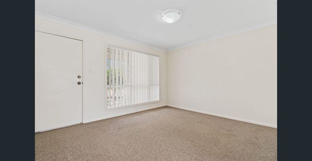Large Three bedroom Home with air conditioning in selective school zone - Photo 1