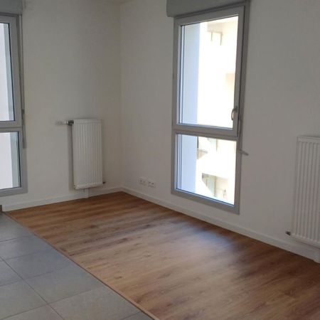 location Appartement T2 DE 41.5m² À REIMS - Photo 3