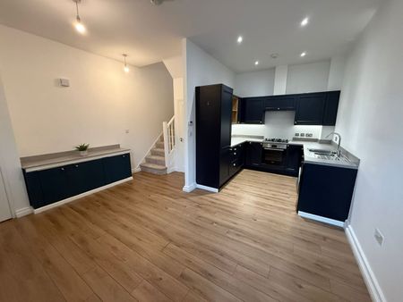 2 Bed Semi-Detached House, Bobbin Row, LS12 - Photo 4