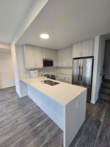 For Lease - 202 Matawin Lane, Richmond Hill, Ontario - Photo 4