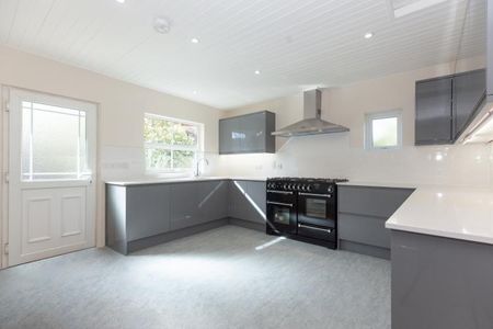 6 bedroom semi-detached house to rent - Photo 5