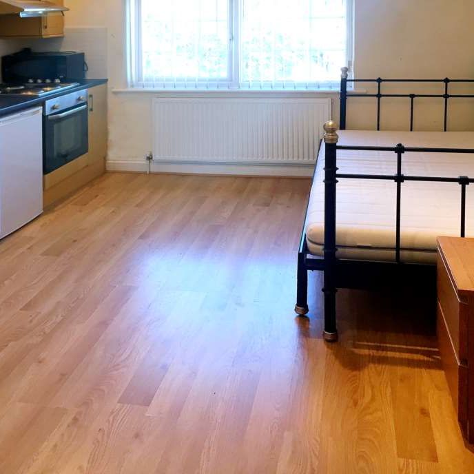 Price £1,050 pcm - Available 03/01/2026 - Furnished - Photo 1