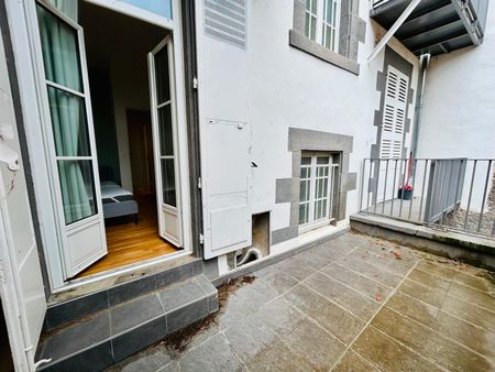 BLATIN superbe T2 meublé avec terrase - Photo 3