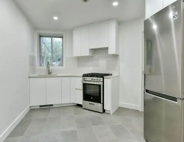 3500 Ridgewood | 3500 Ridgewood Avenue 3500 Ridgewood Ave, Montreal - Photo 1