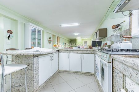 Casa com 5 quartos e 440m² para alugar em Nossa Senhora das Graças, Canoas. - Foto 5