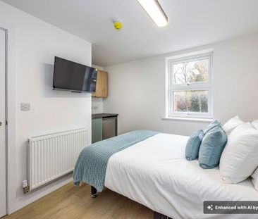 1 bedroom in a flat share to rent - Photo 2
