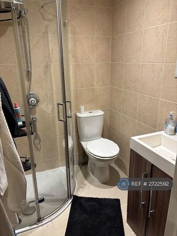 1 bedroom in a house share to rent - Photo 4