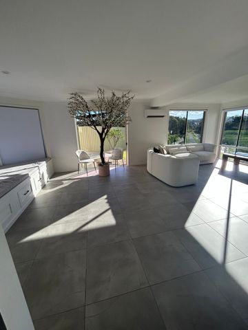 Shared large house, backing onto a bird nature reserve. - Photo 2