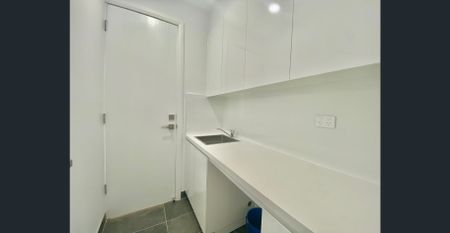 FOUR BEDROOM FAMILY HOME! - Photo 2