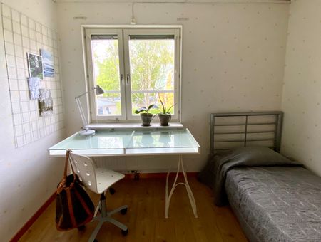 Trivsamt parhus i lugnt område nära kommunikationer. - Photo 4