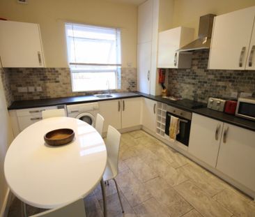 7 Bed - 12 Ebberston Terrace, Hyde Park, Leeds - LS6 1AU - Student - Photo 3