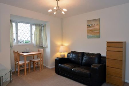 Studio to rent - Photo 2