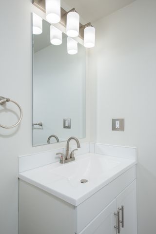 Ella Manor - Photo 3