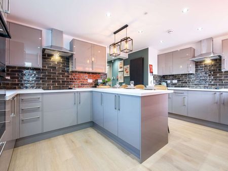 OX Living is proud to present this high-quality 9-bedroom co-living property, perfect for working professionals looking for stylish, stress-free living. Room 8 - Photo 5