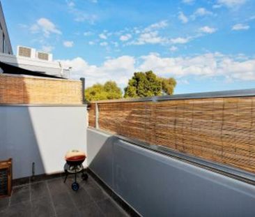 CHIC MODERN LIVING IN TOP LOCALE! - Photo 3