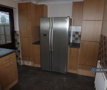 2 bedroom semi-detached house to rent - Photo 4