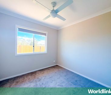 Modern & Spacious Family Home with Large Backyard & Ducted aircon - Photo 5