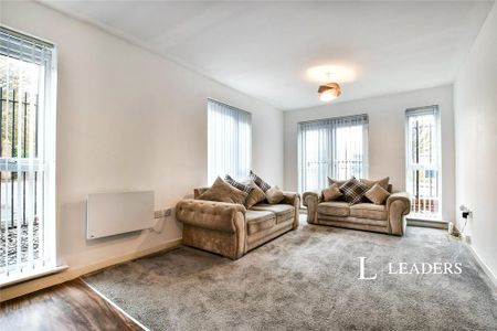 2 bedroom flat to rent - Photo 2