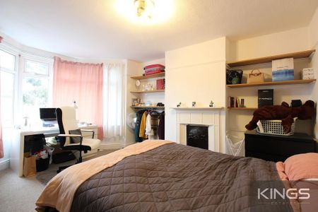 4 bedroom semi-detached house to rent - Photo 5