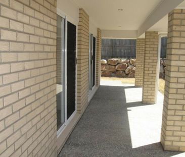 4 BEDROOM FAMILY HOME LOCATED IN QUIET STREET! - Photo 3