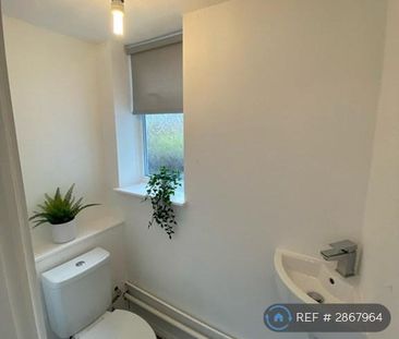 3 bedroom terraced house to rent - Photo 6