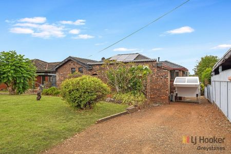 4 BEDROOM FAMILY HOME - Photo 3