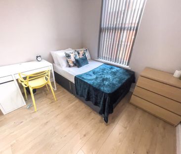 6 bedroom terraced house to rent - Photo 4