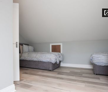 Cosy room in 9-bedroom house in Stoneybatter, Dublin - Photo 4