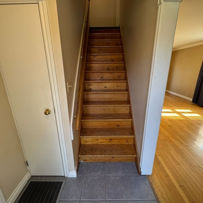 For Lease - 23 Yongeview Avenue, Richmond Hill, Ontario - Photo 1