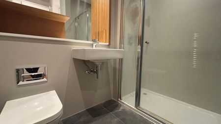 Atria House, Berkshire, SL1 - Photo 5