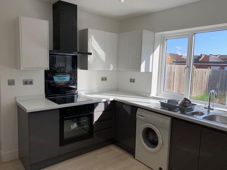 5 Bed Semi-Detached House, Mayfield Road, SO17 - Photo 5