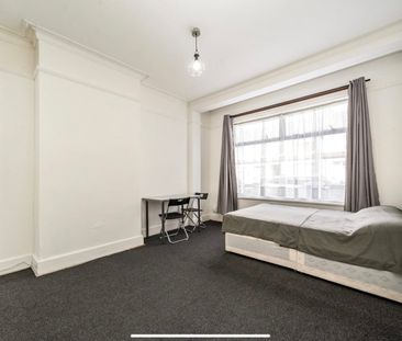 4 Bed Terraced House, Ipswich Road, SW17 - Photo 3