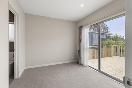 Modern family home in Greenlane - Photo 4