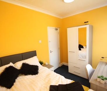 1 bedroom in a house share to rent - Photo 2