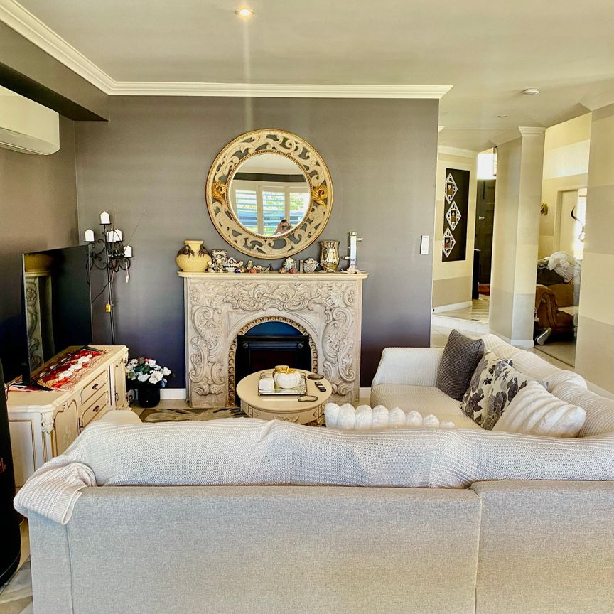 Surfers Paradise - Photo 1