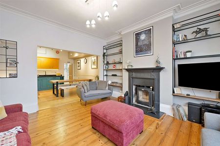 An exceptional Short Let ground floor apartment with a private garden in the heart of Henley-on-Thames. - Photo 2