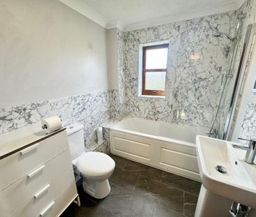 4 bedroom detached house to rent - Photo 5